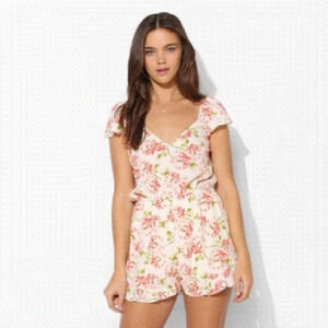 🆕 PINS & NEEDLES | NWT Floral Ruffled Romper